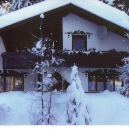 Chalet Nassfeld Near Slopes